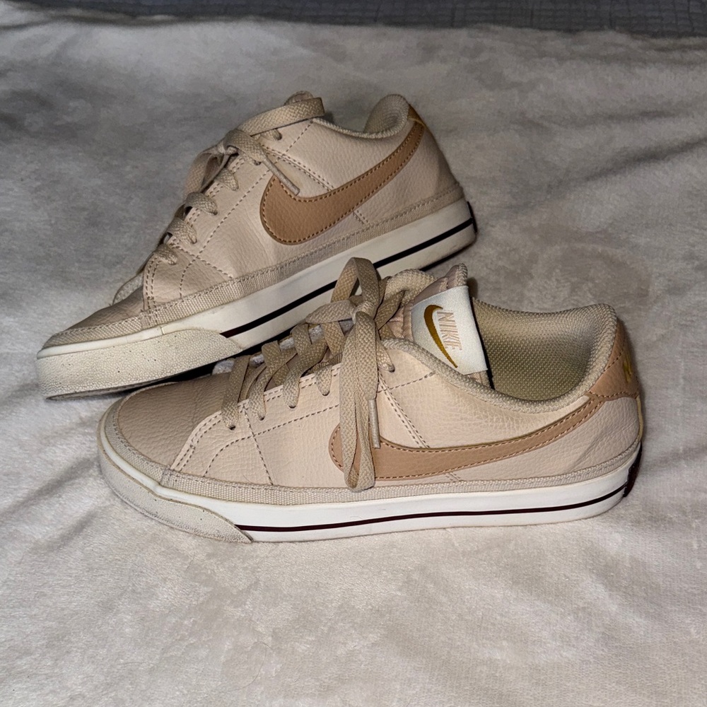 Nike Women's Beige and Brown Sneakers